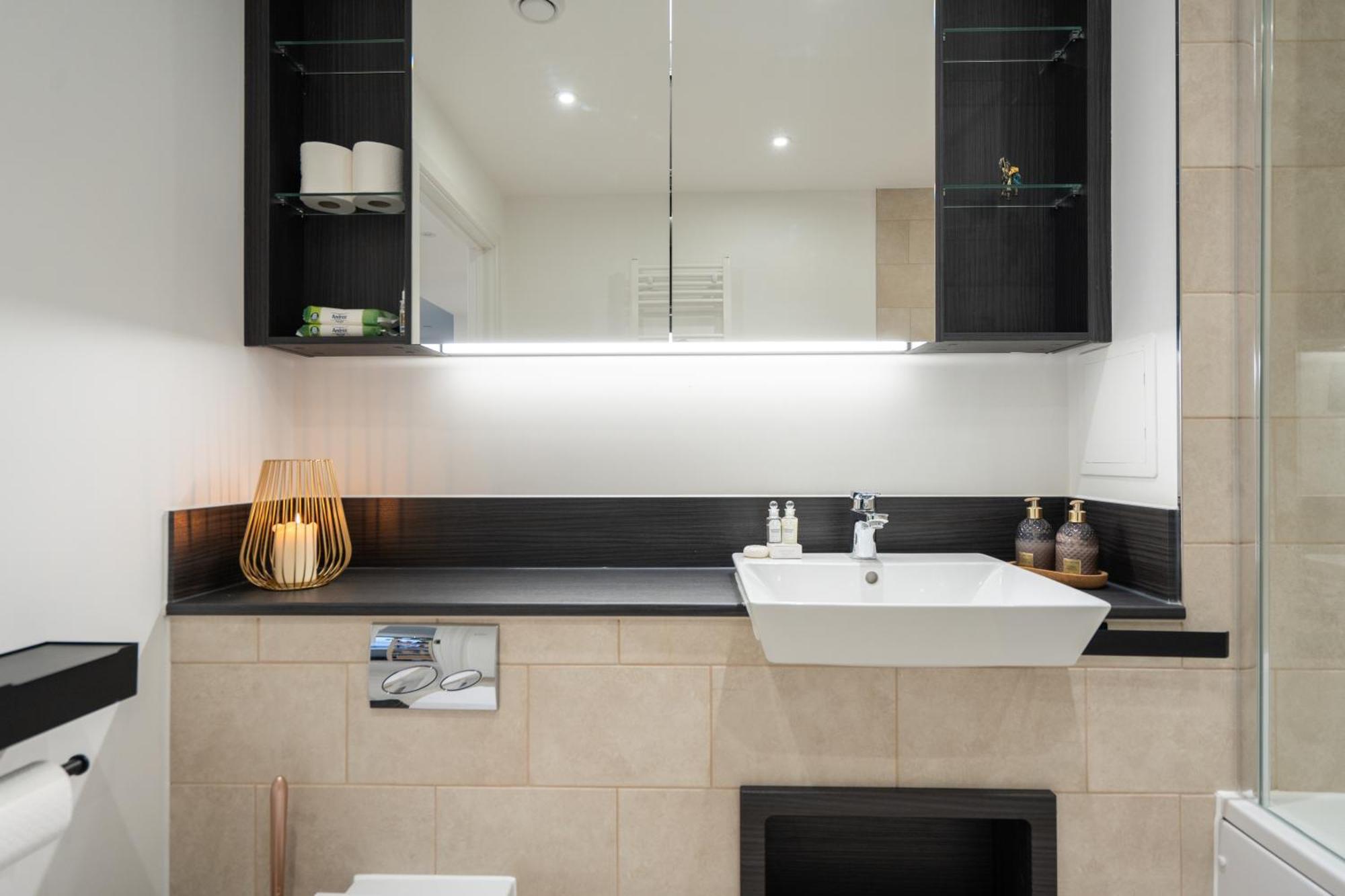 Apartamento Sunset Retreat: Steps From Heathrow/Twickenham Hounslow Exterior foto