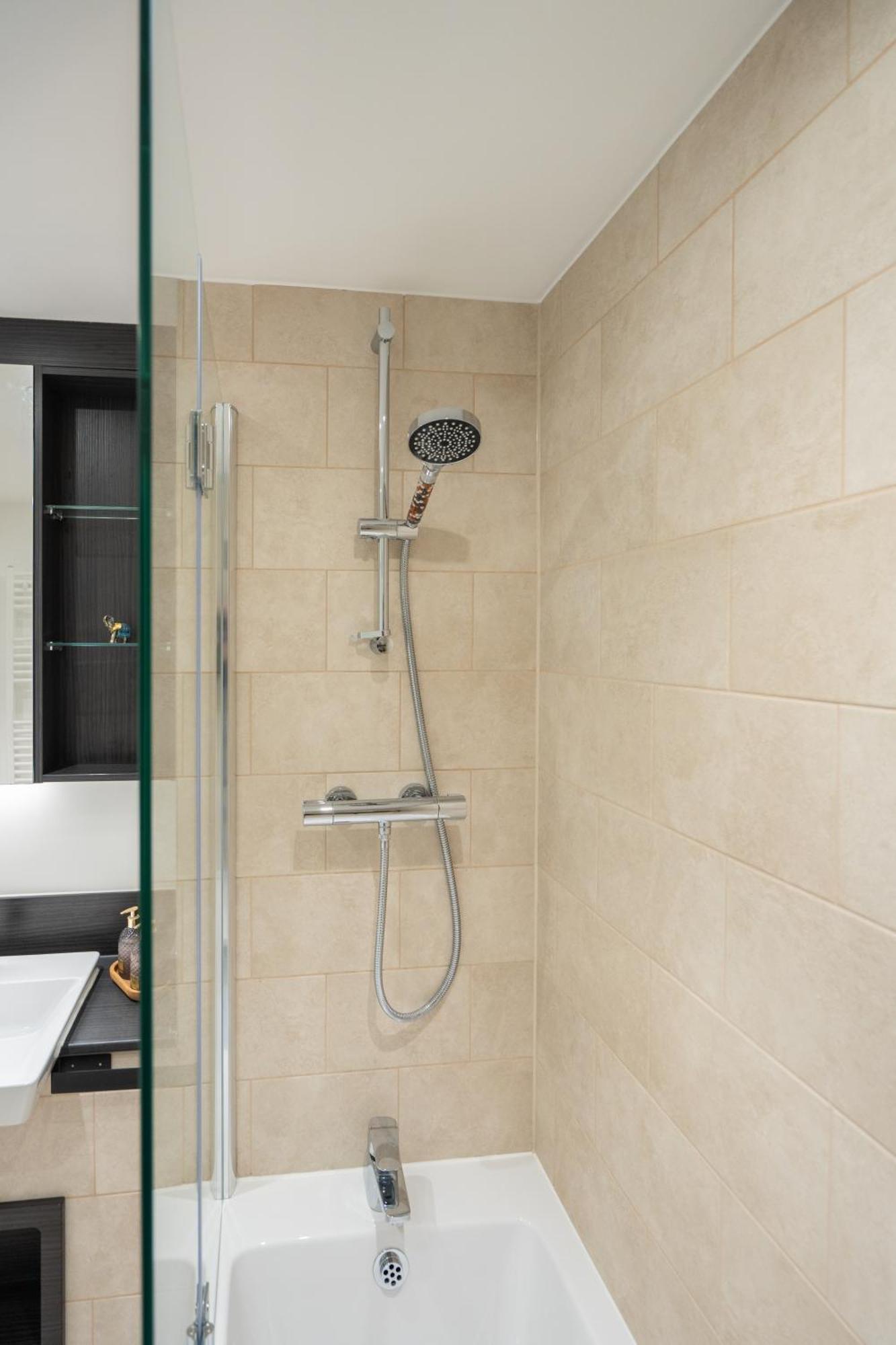 Apartamento Sunset Retreat: Steps From Heathrow/Twickenham Hounslow Exterior foto